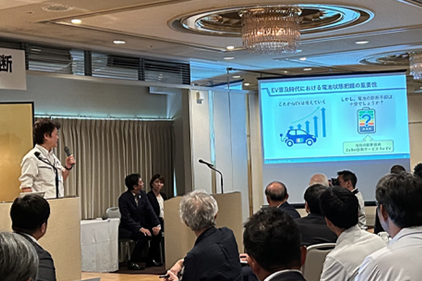 LIB診断事業説明会のゴイク電池の社員